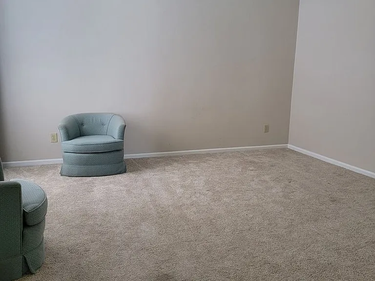 1110 Carriage Ct — Photo 12