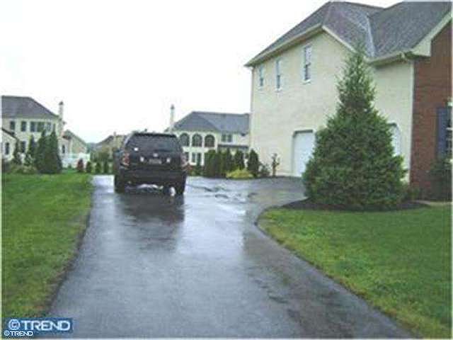 2nd image of 316 Clubhouse Ln