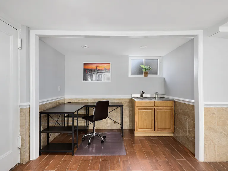 221 Lawrence St — Photo 11