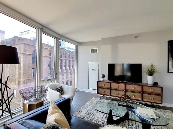 5th image of 423 E Benton Pl #323