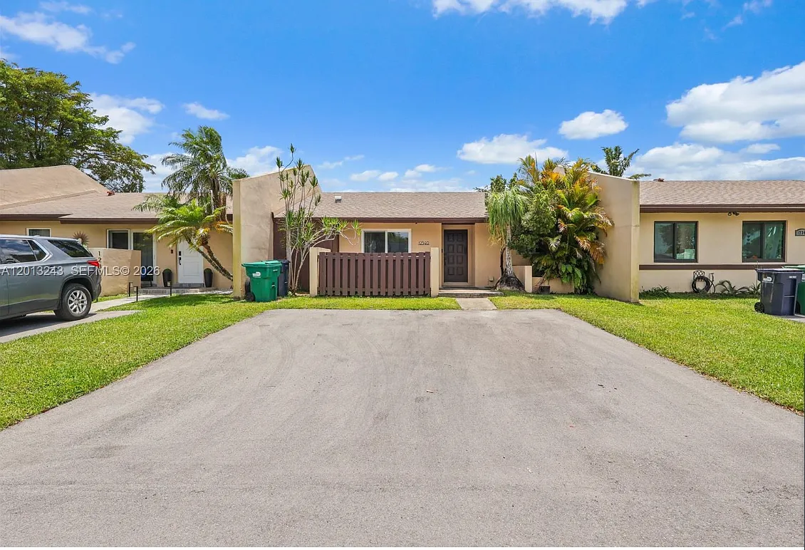 Building Photo - 12340 SW 115th Ter #0