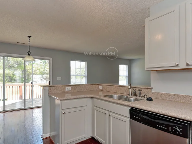 10420 Yellow Rose Ln — Photo 17