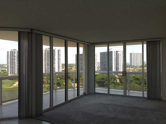 4th image of 20185 E Country Club Dr APT 1206