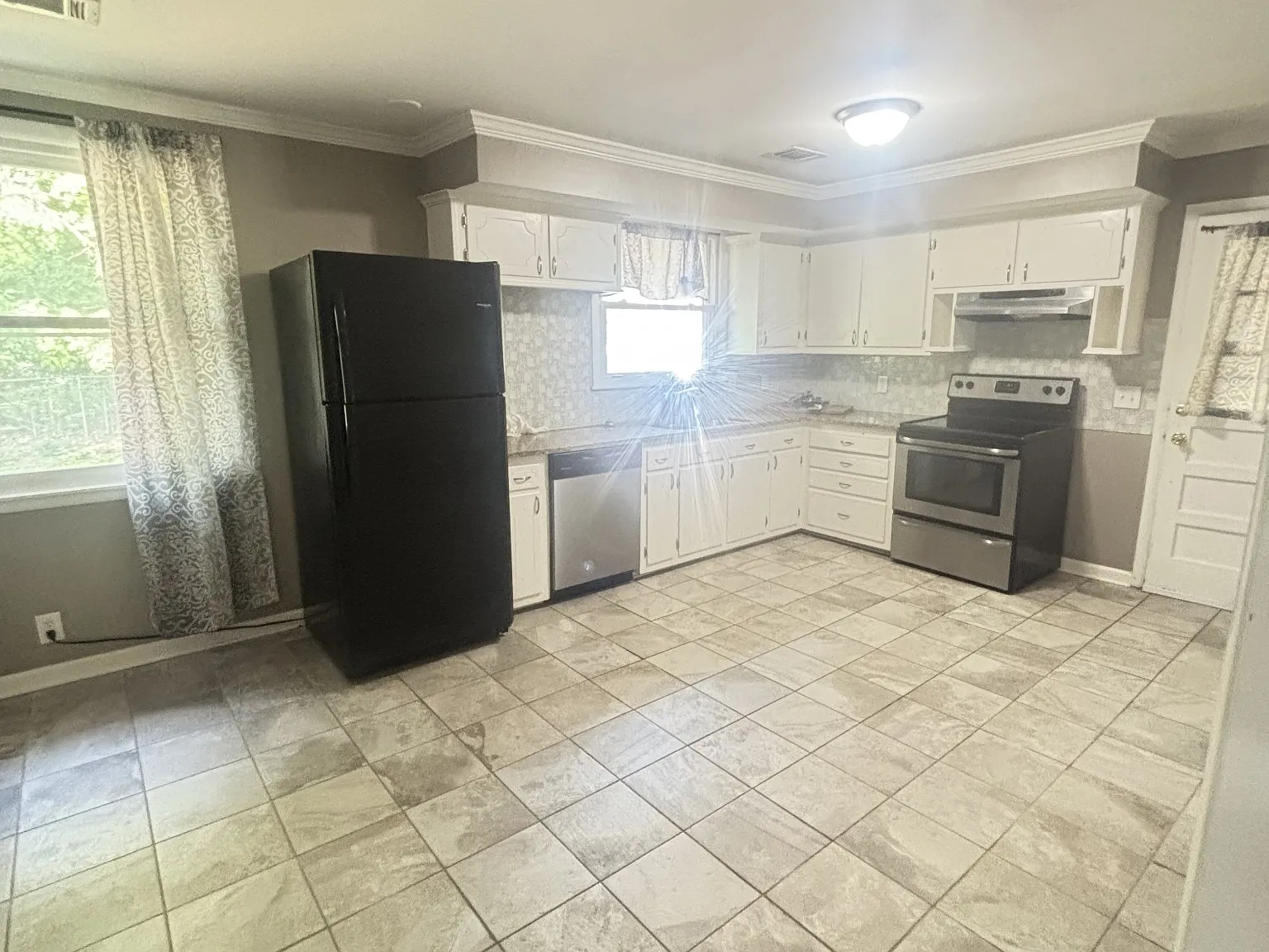 3 bed, 1750 sqft, $1,950 — Photo 4
