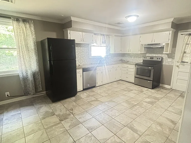 221 Bonnavue Dr — Photo 4