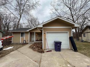 211 Oakview Dr, Saint George, KS 66535