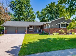 3201 90th St, Urbandale, IA 50322