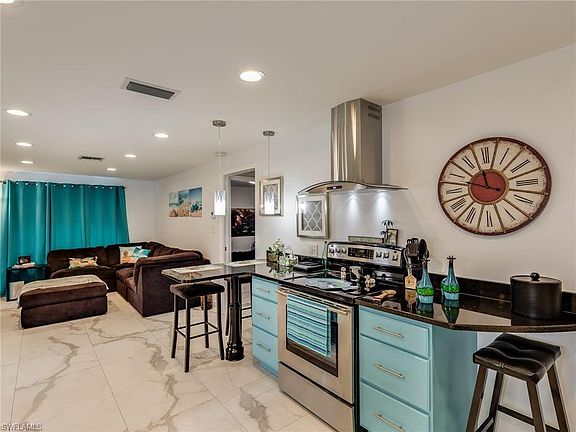 3rd image of 3600 Poinsettia Ave
