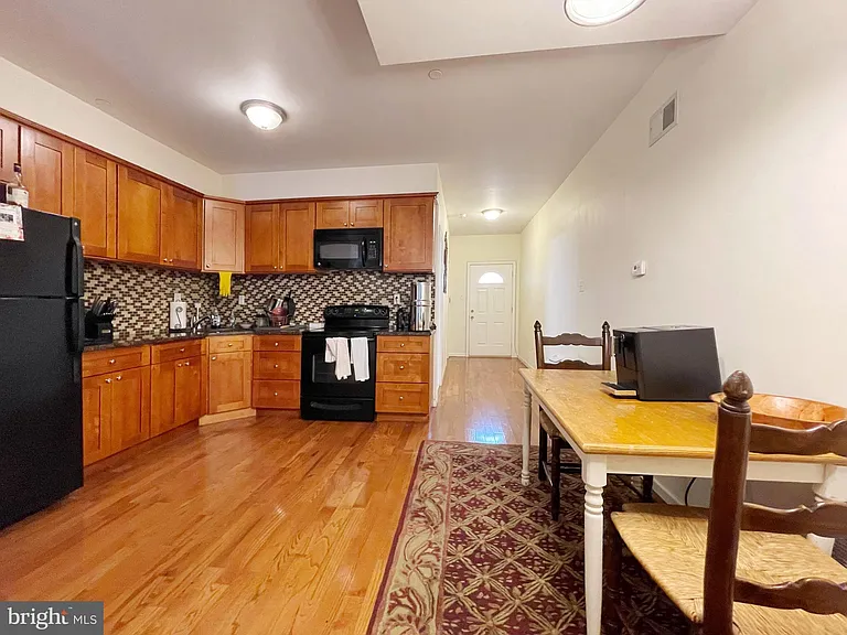 1131 Green St #1 — Photo 4