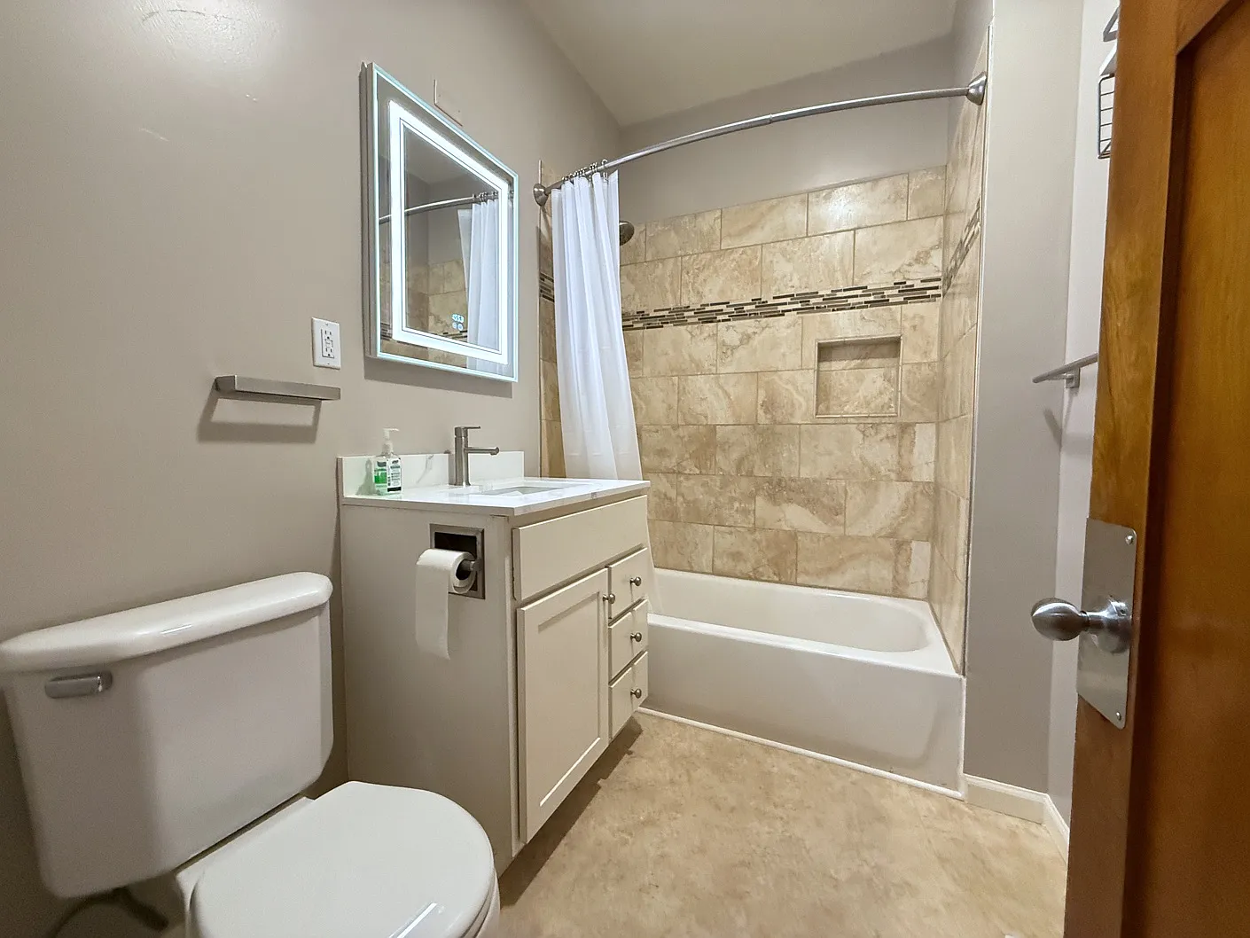 3 bed, 1725 sqft, $2,350 — Photo 3