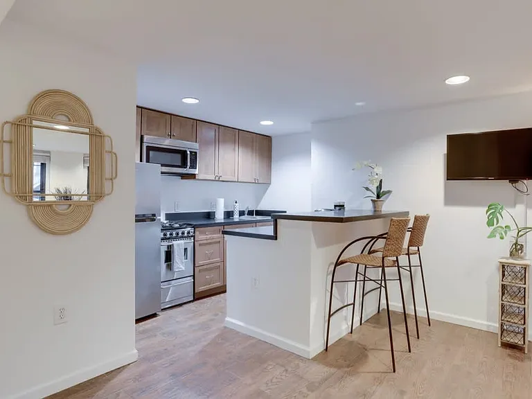 1765 R St NW #1A — Photo 10