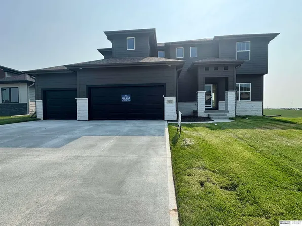 6327 N 207th St, Elkhorn, NE 68022