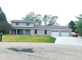 106 Wedgewood Ct, Charlotte, MI