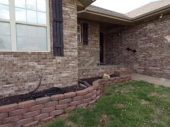 3rd image of 3209 N Laurel Avenue