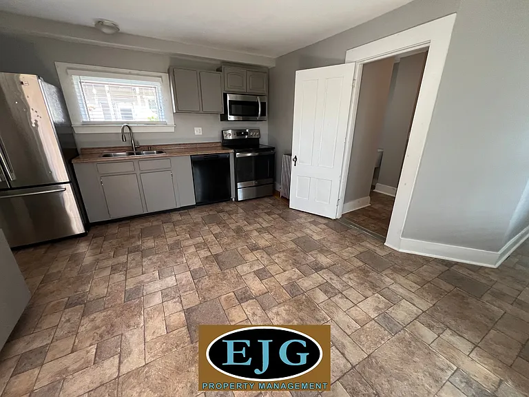 74 Ash St #1 — Photo 3