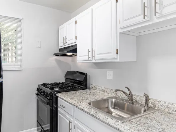 Regency Court Apartments