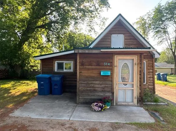 314 College Street, Spooner, WI 54801