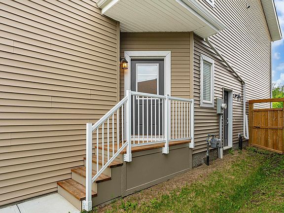3rd image of 1323 Erker Cres NW