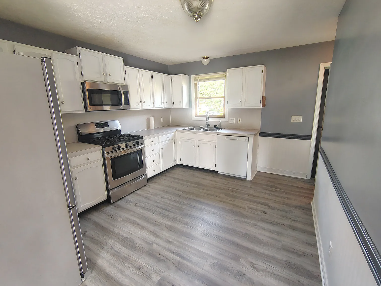 3 bed, 1800 sqft, $1,900 — Photo 3
