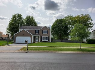 1136 Woodlake Dr, Carol Stream, IL 60188