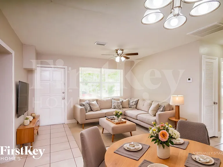 4531 NE 5th Ave — Photo 4