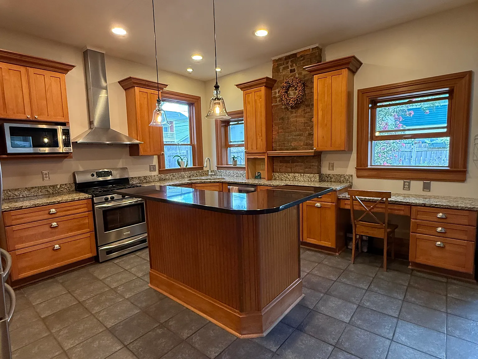 3 bed, 2010 sqft, $2,650 — Photo 2
