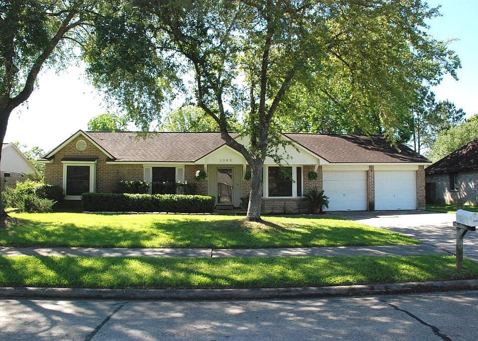 1st image of 1302 Oak Hollow Dr