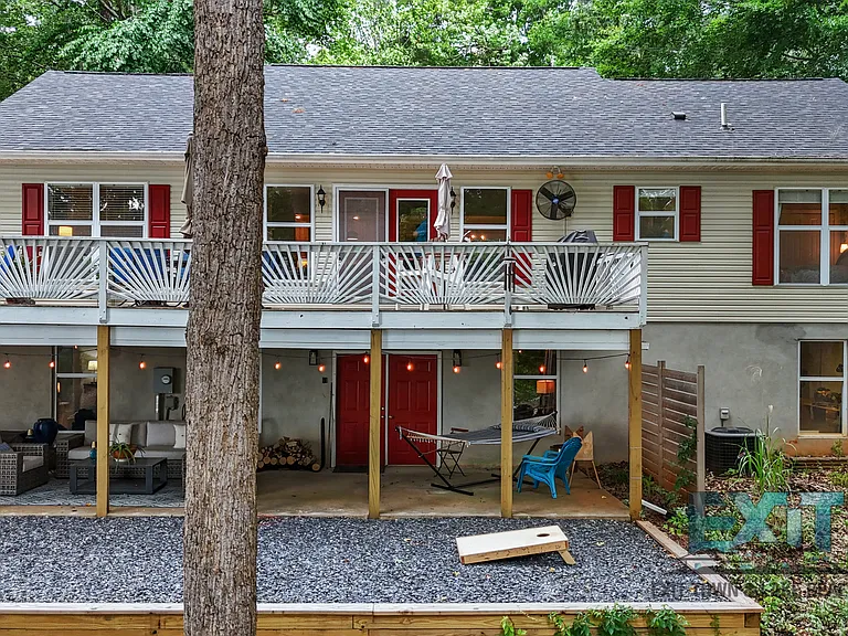 255 Sandy Ln — Photo 3