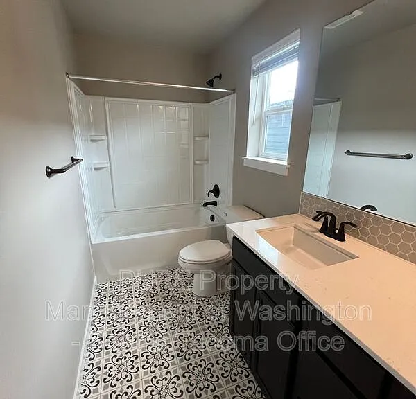 910 Burwood St SE — Photo 22
