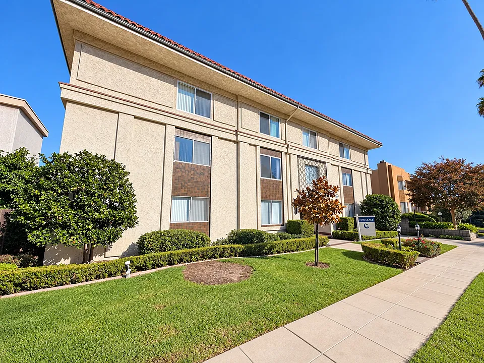 1818 Ramona Ave #205