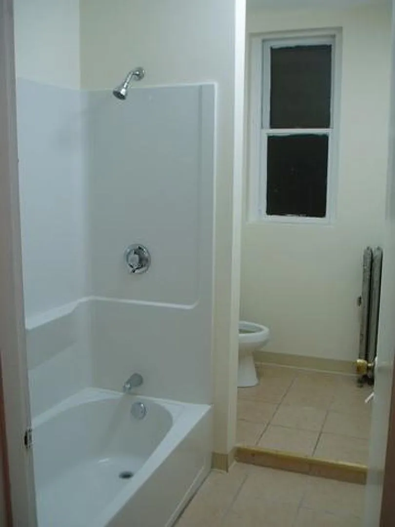Large 3 bed located near Fenway and Kenmore Square — Photo 4
