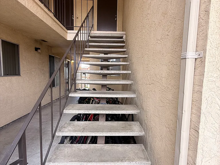 632 Kearney St #8 — Photo 2