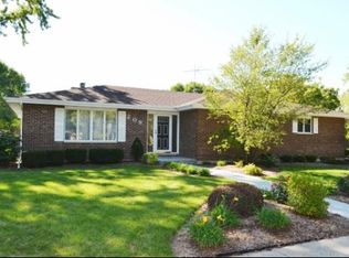 209 Greenfield Rd, Shorewood, IL 60404