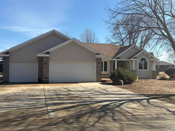 2509 Zenith Ave, Spirit Lake, IA 51360