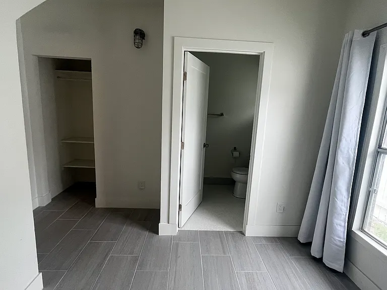 1101 W Vernon Ave #V3 — Photo 2