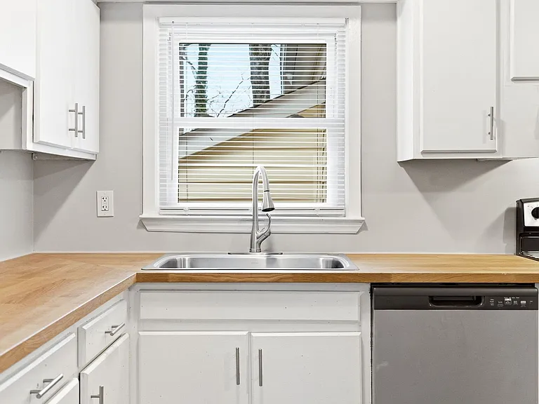 1456 London Dr — Photo 15