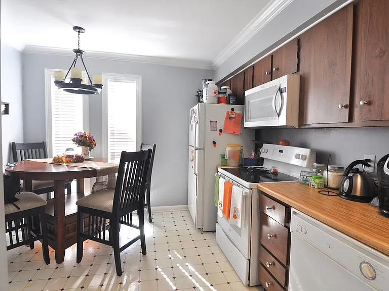 3707 Heathrow Dr — Photo 2