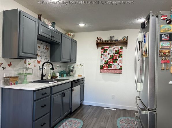 112 Gum St, Eleanor, WV 25070