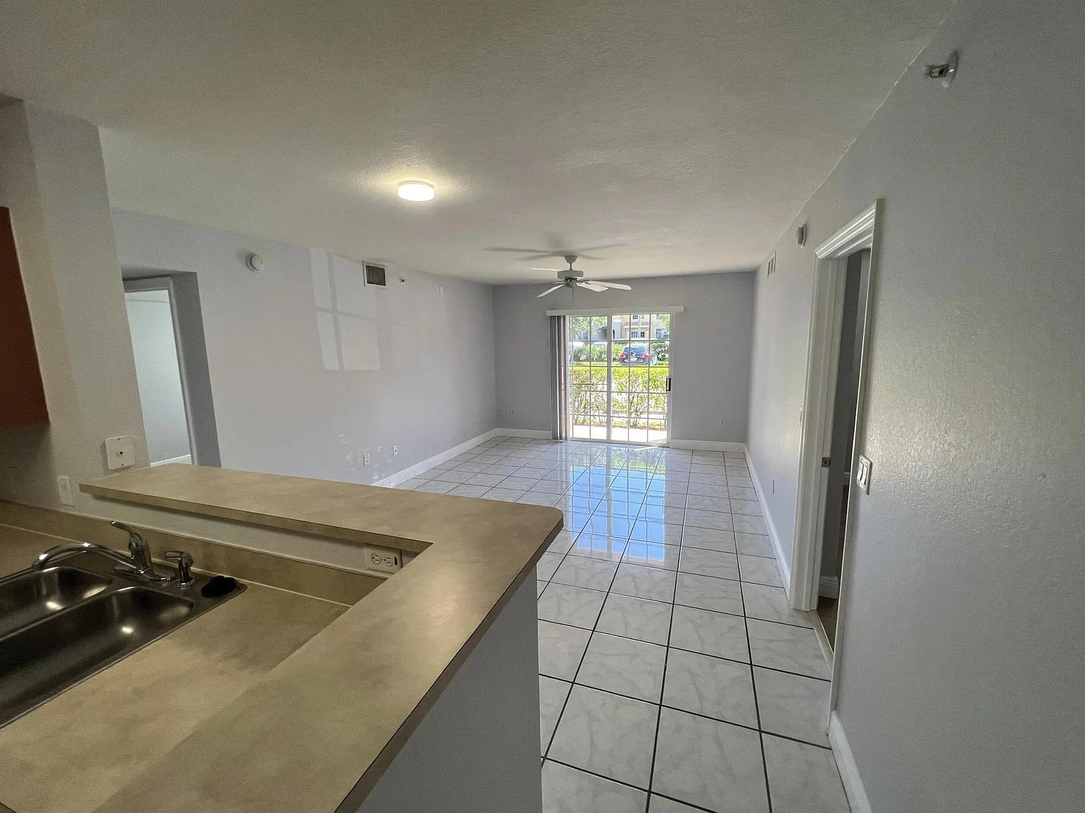 2 bed, 2.0 bath, 880 sqft, $1,950 — Photo 3