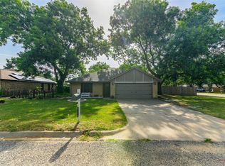 520 Casa Linda St, Joshua, TX 76058