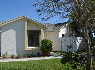 9685 Sunny Isle Cir, Boca Raton, FL 33428