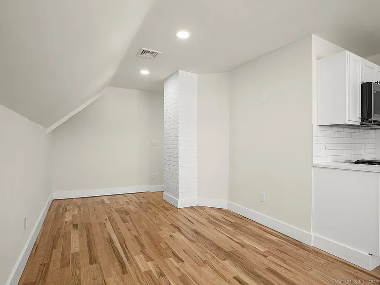 101 Noble Ave — Photo 8