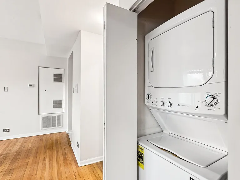2958 W Montrose Ave #2 — Photo 2
