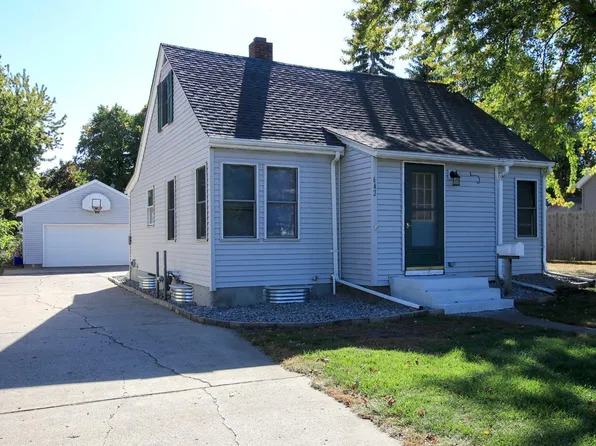 642 Juul Rd SW, Hutchinson, MN 55350