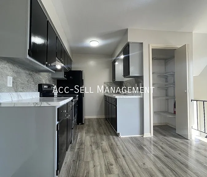 5233 Rich St — Photo 3
