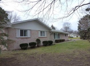 12588 Glen Oak Ln E, Granger, IN