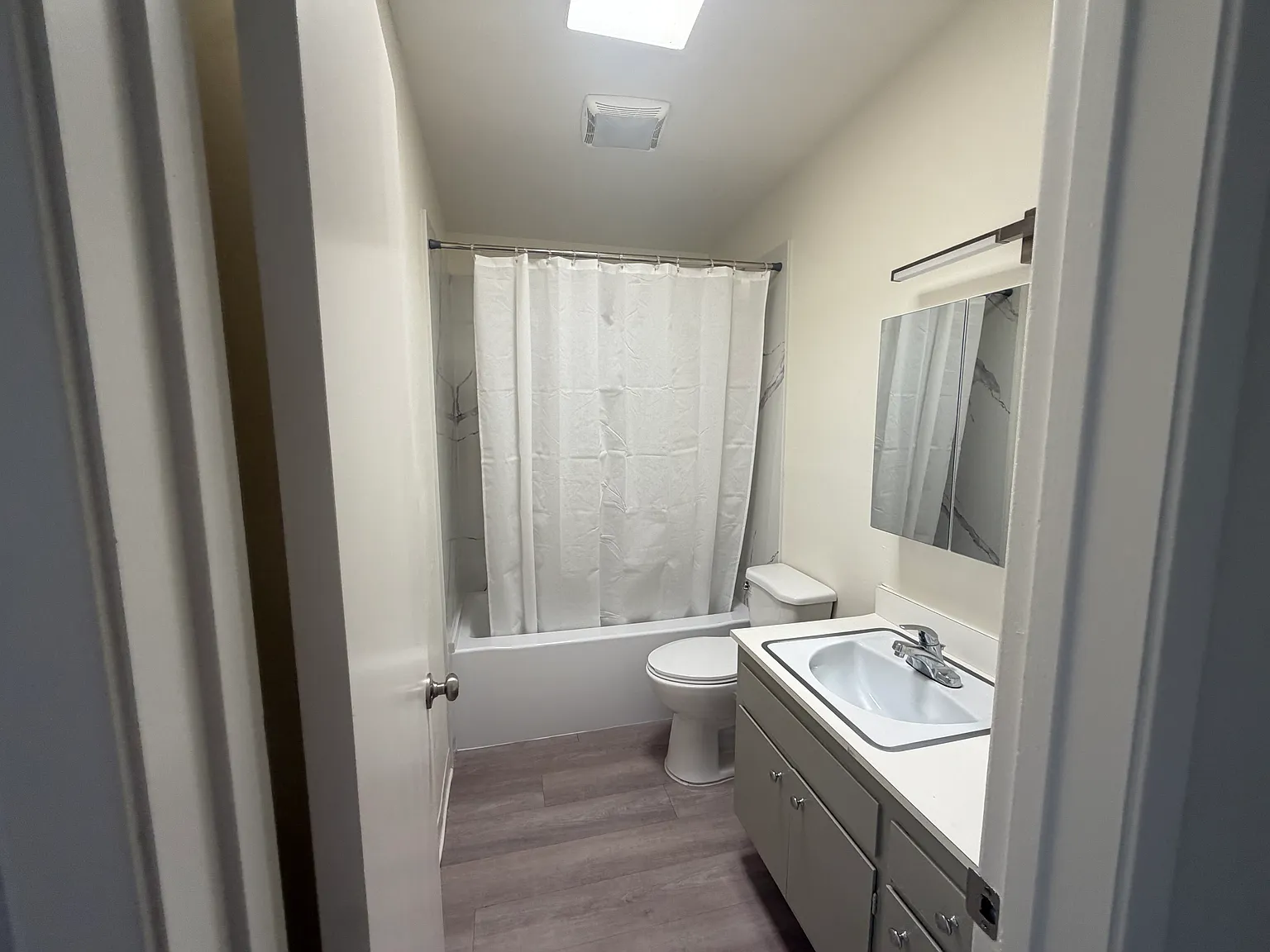 3 bed, 1.5 bath, $2,750 — Photo 3