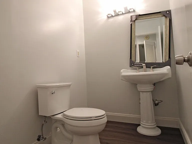 114 Gleneagles Dr — Photo 16