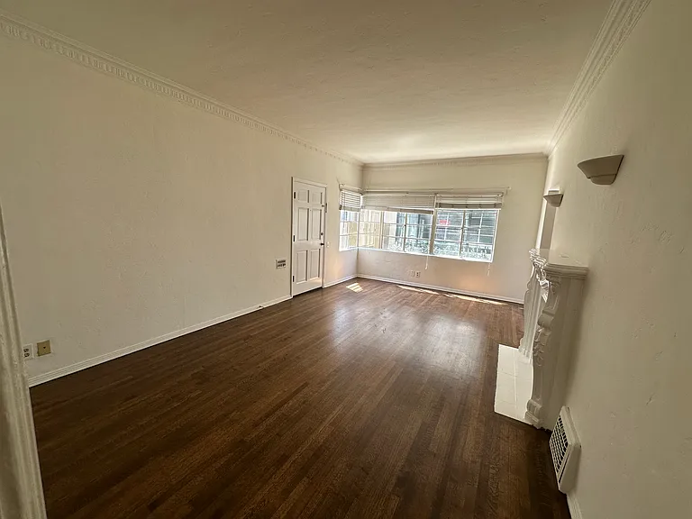 1623 Hillhurst Ave — Photo 9