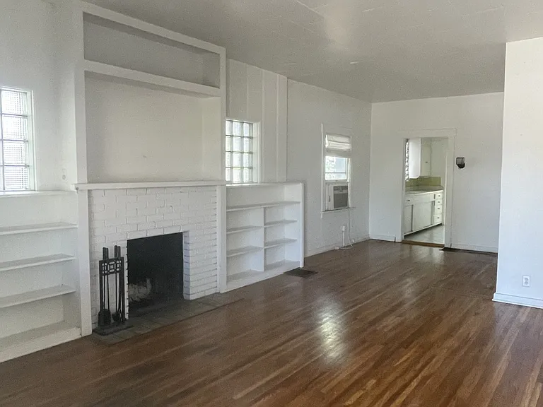 1026 N 5th Ave — Photo 1